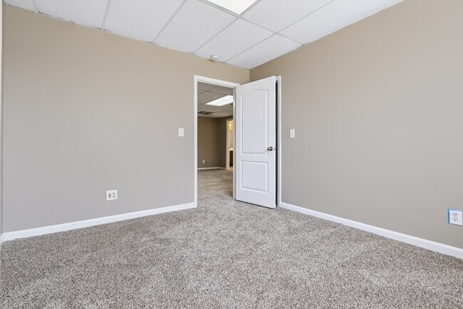 Building Photo - Flagstone Drive