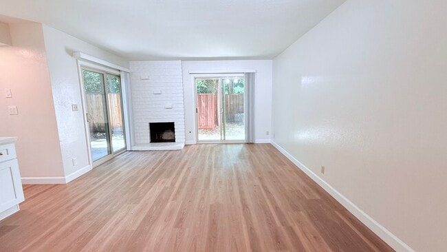 Building Photo - Updated and Move-In Ready 3BD/2.5BA Townhouse Near Downtown Danville- Available Now!