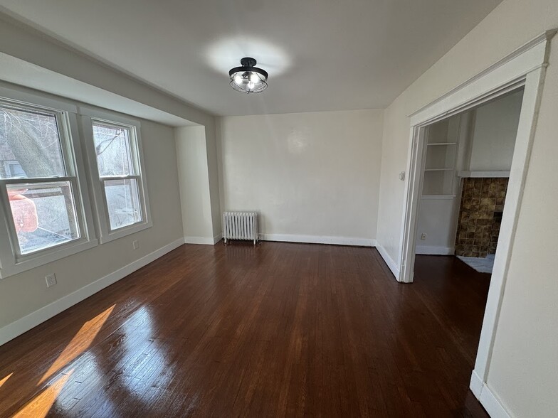 Building Photo - 5714 Beacon St