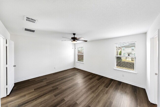 Building Photo - 1 Month Free Rent with 18mo Lease!!!!