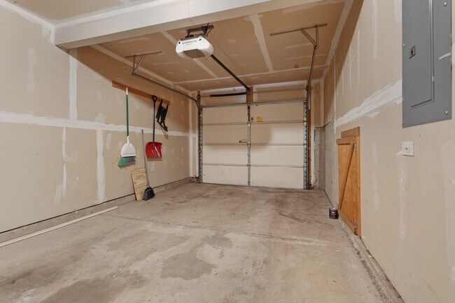 Building Photo - 2290 Scott Ln