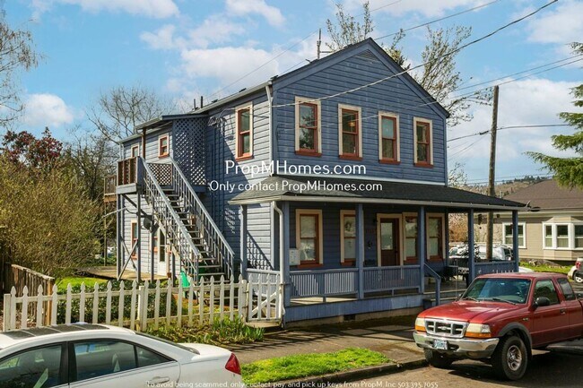 Building Photo - 1102 SE Umatilla St