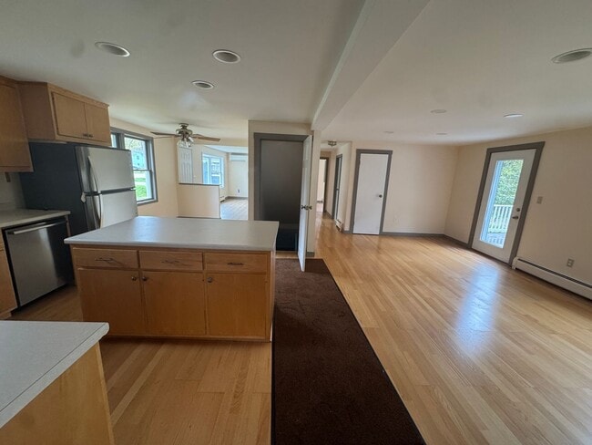 Building Photo - $3,500 5BD/2BA Single Family Home Scarborough - Available 6/1