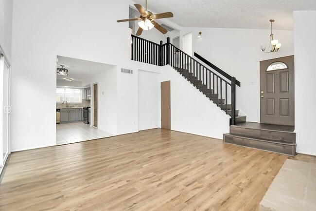 Building Photo - 1111 W Brompton Dr