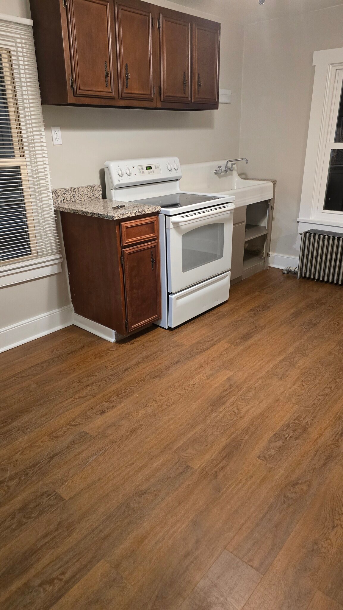 Kitchen - 102 S Frederick St