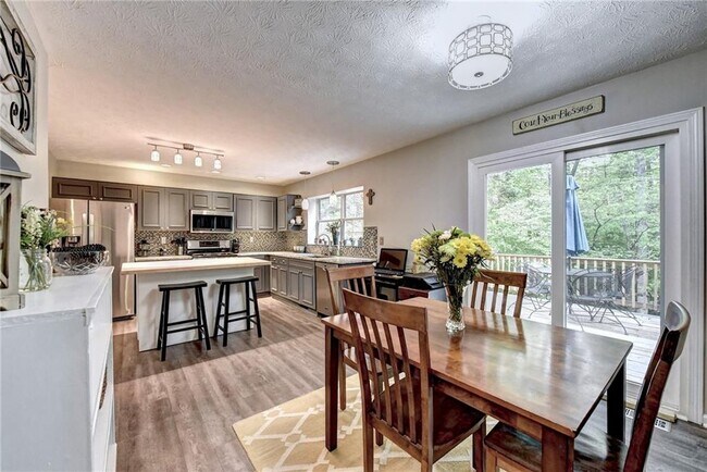 Building Photo - 3680 Oak Park Dr