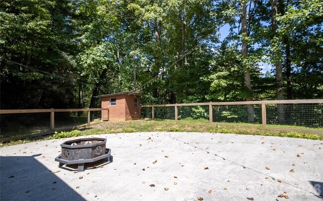 Building Photo - 2038 Toms Creek Rd