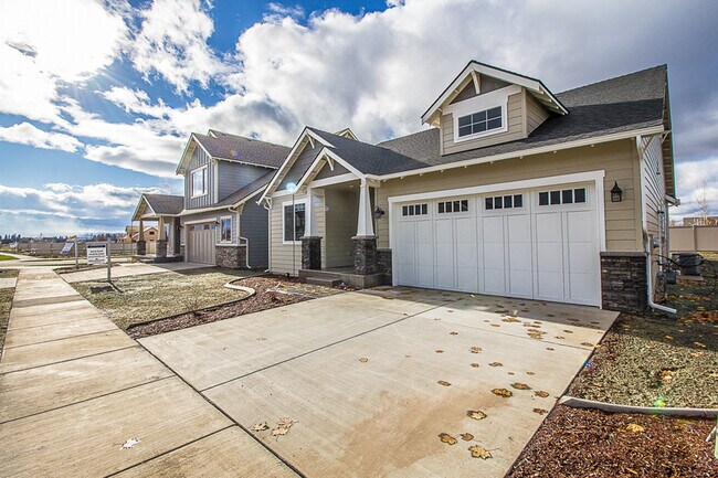 Building Photo - 8013 N Hibiscus Ln