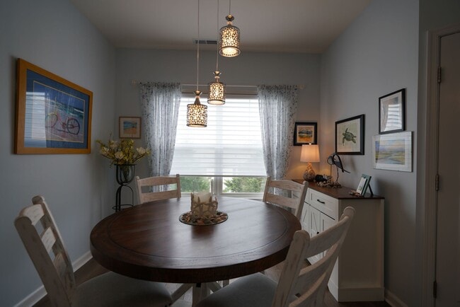 Building Photo - Great 3rd floor condo in Villas of Bay Crossing