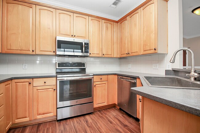 Building Photo - 400 N Church St