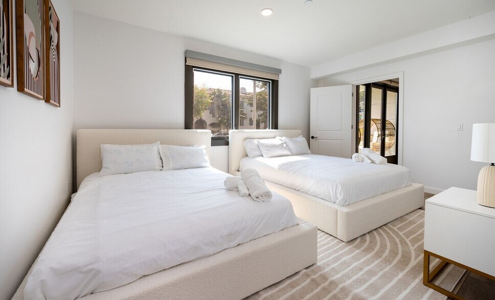 Building Photo - 1070 S Bedford St