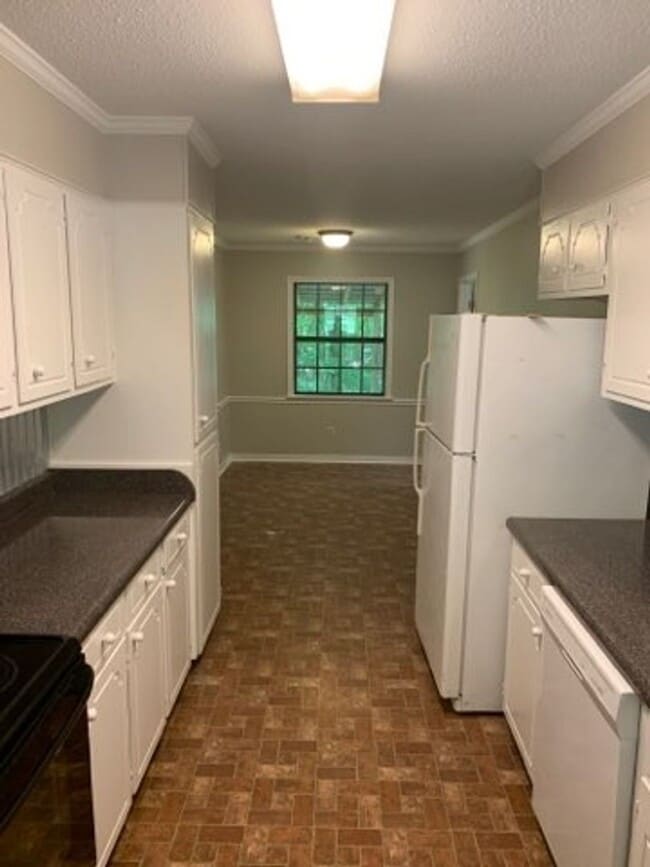 Building Photo - Britton Dr. - 4 Bedroom / 2 Bath House with Large Yard!!