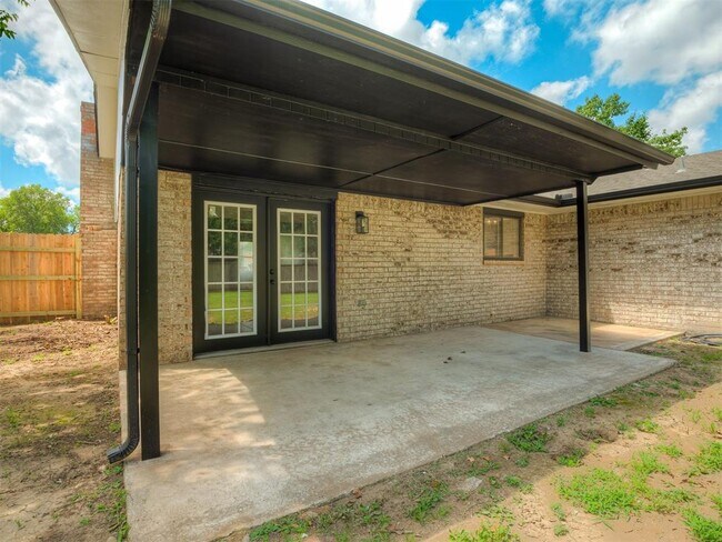 Building Photo - 1819 Lakehurst Dr