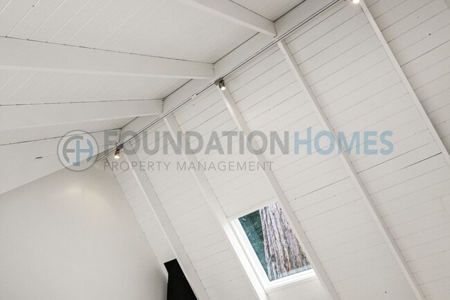 Building Photo - 232 Miller Ave