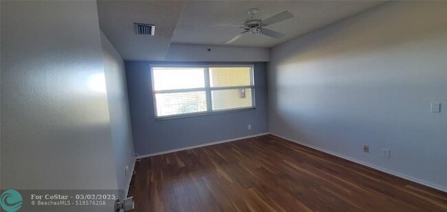 Building Photo - 3095 N Course Dr