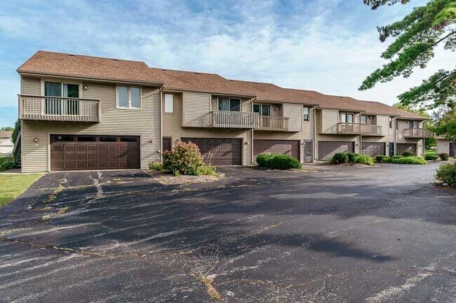Building Photo - 663 Amphitheater Dr
