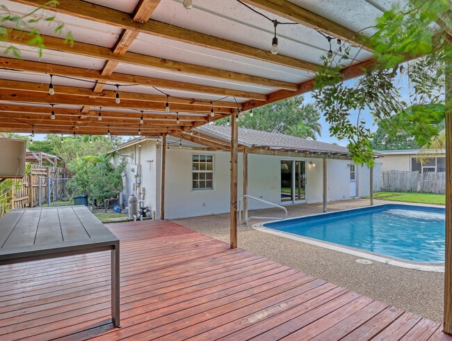 Building Photo - 9596 Richmond Cir