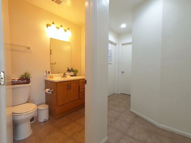 Building Photo - 5478 Mary Ln Dr