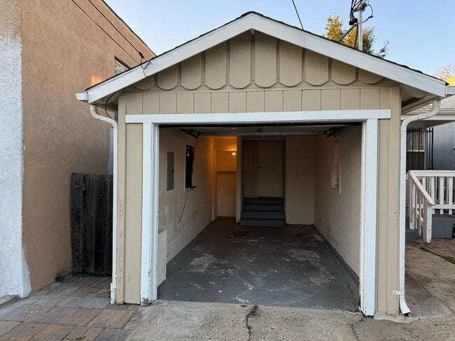 Building Photo - 2 Bed 1 Bath House in Oakland