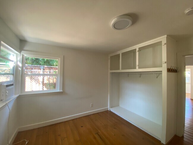 Building Photo - 189 S Roosevelt Ave