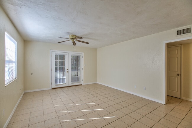 Building Photo - 2454 Wren Hollow Dr