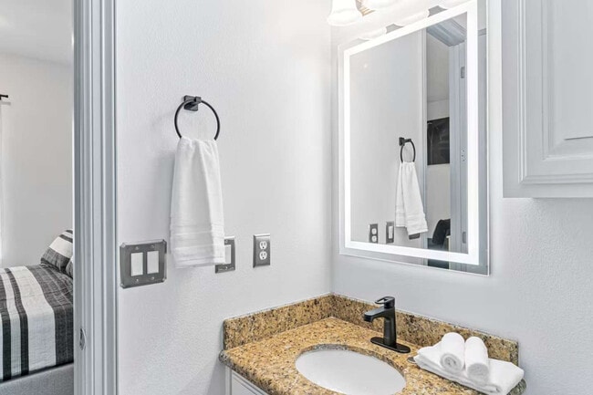 Building Photo - 117 E Campeche St