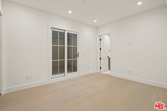 Building Photo - 306 S Anita Ave