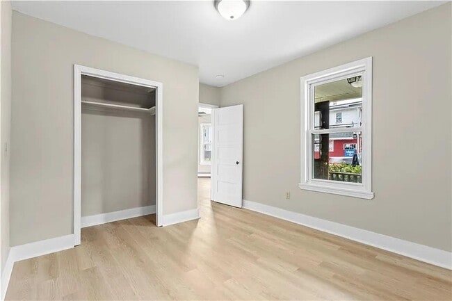 Building Photo - 715 Elm St