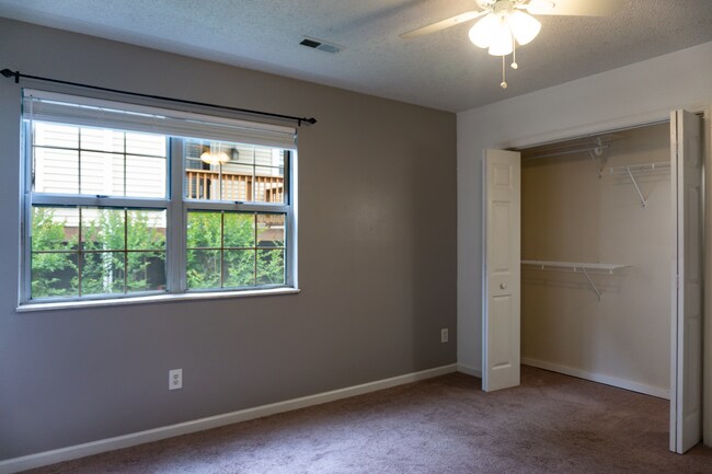 Building Photo - 8901 N Swan Cir
