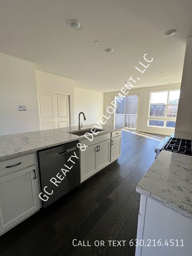 Building Photo - ***MOVE IN SPECIAL - 1/2 MONTH FREE RENT! ...