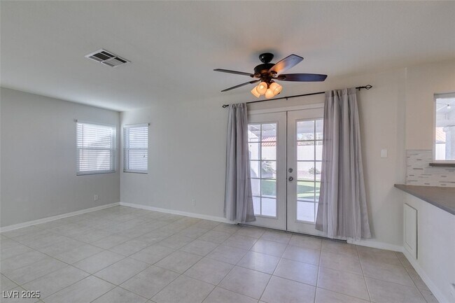 Building Photo - 225 Comanche Pl