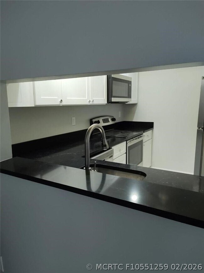 Building Photo - 1022 Twin Lakes Dr