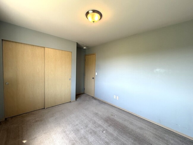 Building Photo - Sunnyside Area Home with Amazing Views!