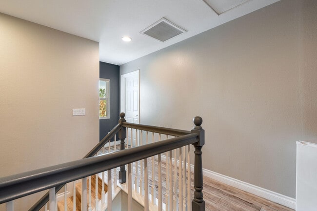 Building Photo - 282 Paseo Vista Cir