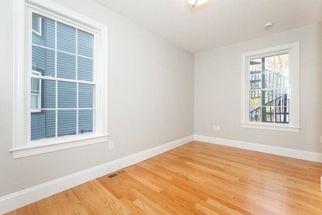 Building Photo - 20 Sheridan Ave