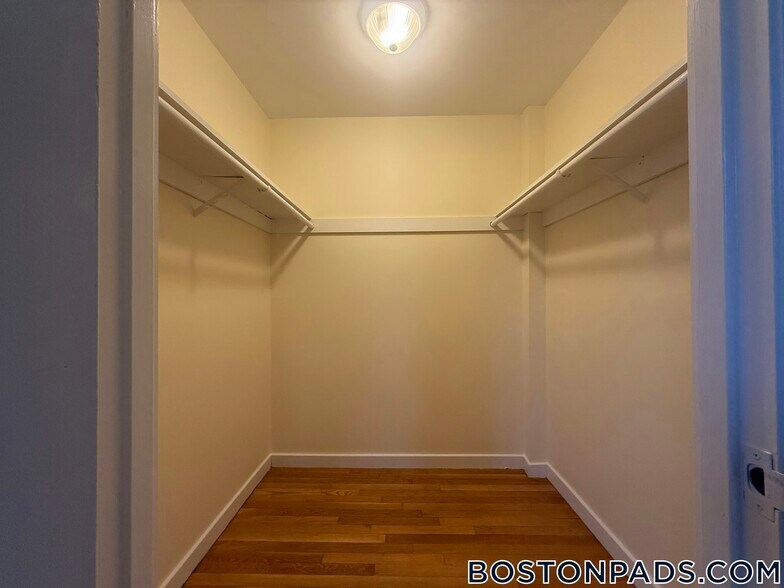 Building Photo - 8 Captain Parker Arms