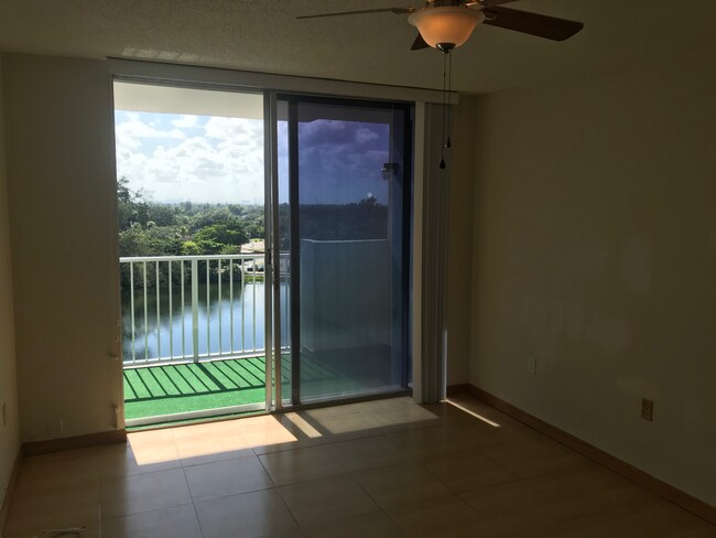 Building Photo - 1300 NE Miami Gardens Dr