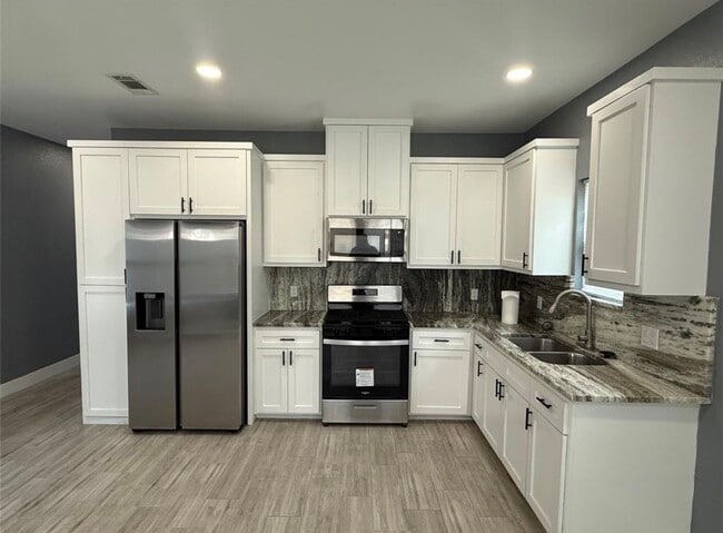 Building Photo - 9815 Garcroft St