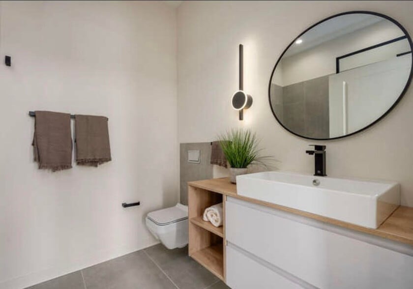 Building Photo - 6340 W Belmont Ave