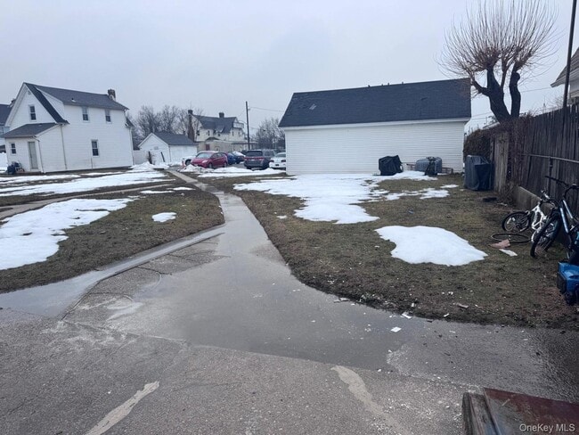 Building Photo - 62 Jerusalem Ave