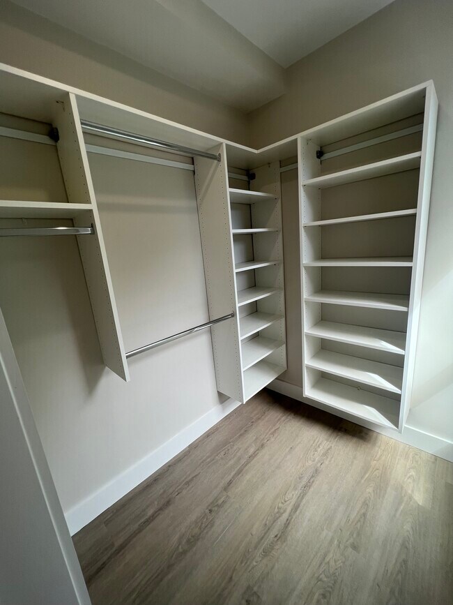 Building Photo - 133 Harrishof St