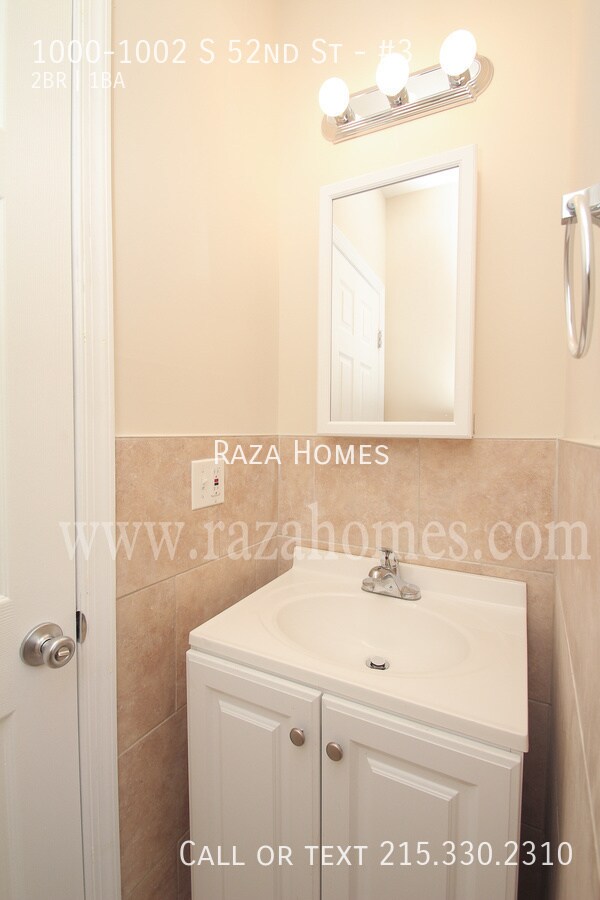 Building Photo - 1000-1002 S 52nd St-#3