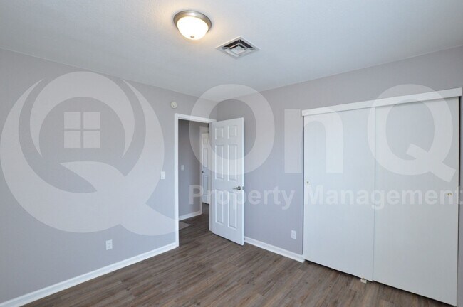Building Photo - 2113 W Tyson St