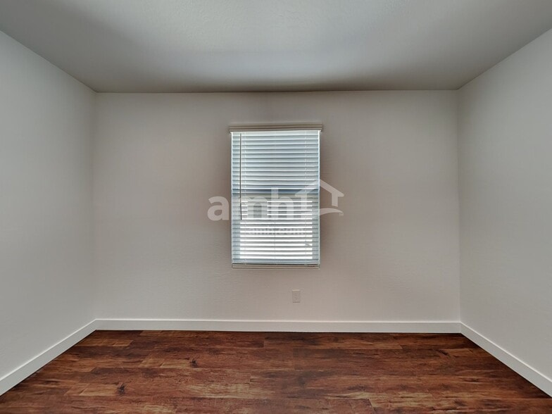 Building Photo - 8318 S 21st Ln