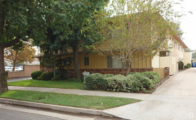 Primary Photo - 808 Santa Barbara St