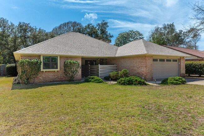 Building Photo - 512 Samana Way