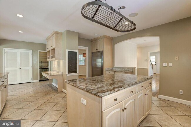 Building Photo - 5119 Manning Dr