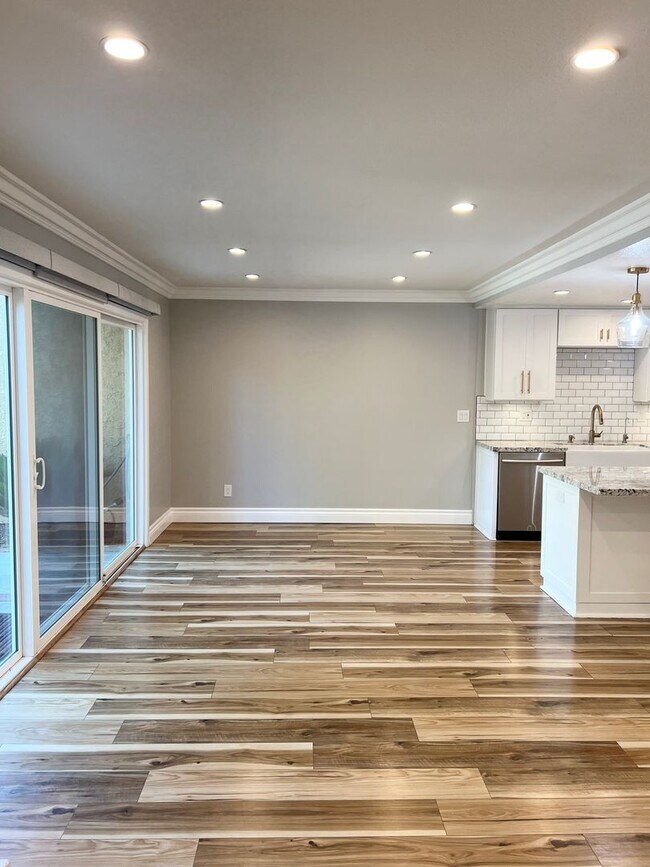 Building Photo - 4 Bed/ 3 Bath Yorba Linda Home with 2 Car Garage