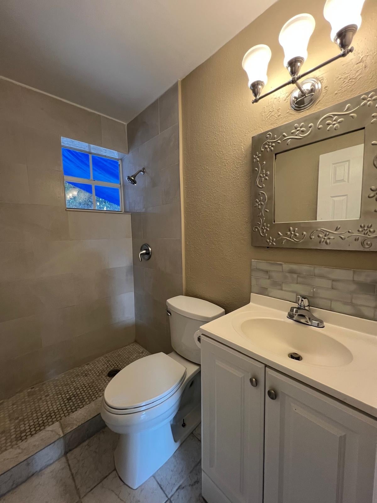 Building Photo - 4643 Myrtle Ln