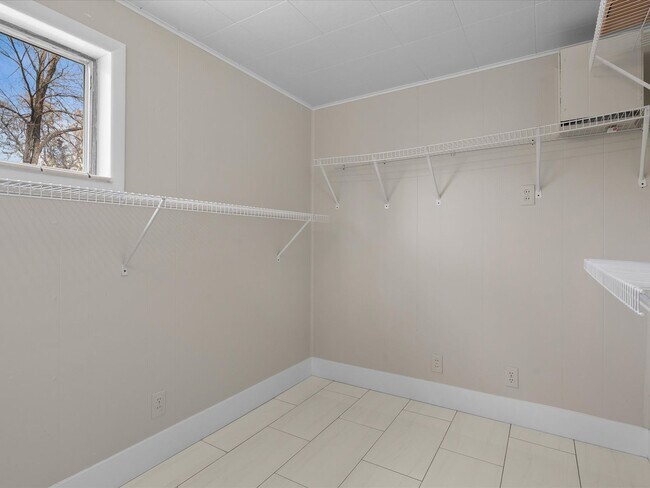 Building Photo - Remodeled Midtown Bungalow